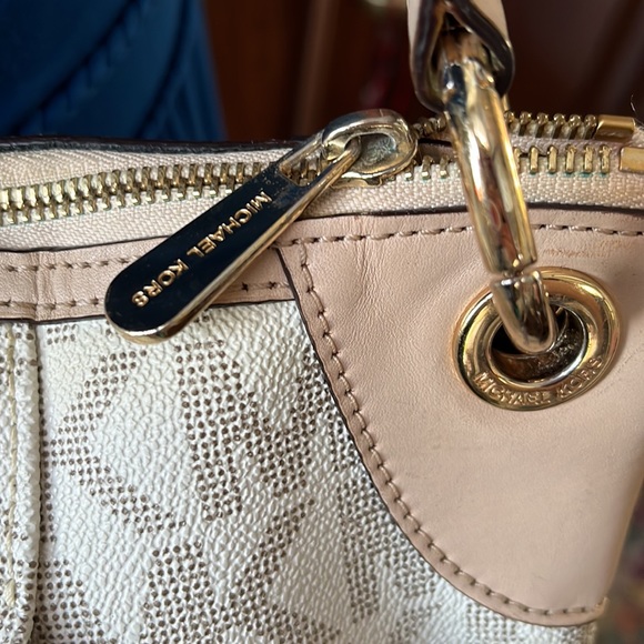 Michael Kors   Nearly new   Tan & Cream signature MK Logo print     shoulder bag - Picture 6 of 11